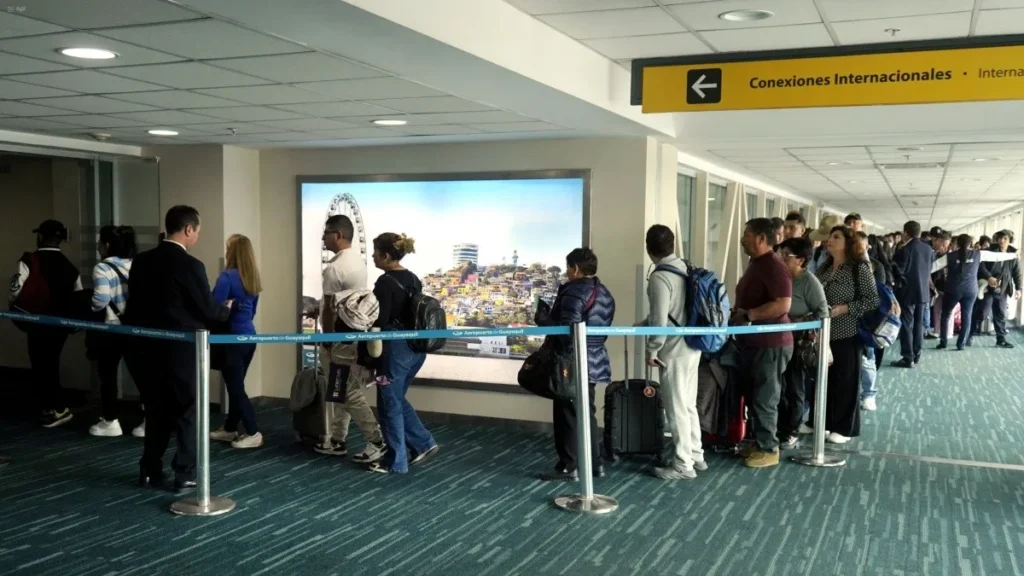 20250512165891-gye-certificado-vacuna-aeropuerto.jpg_192878201