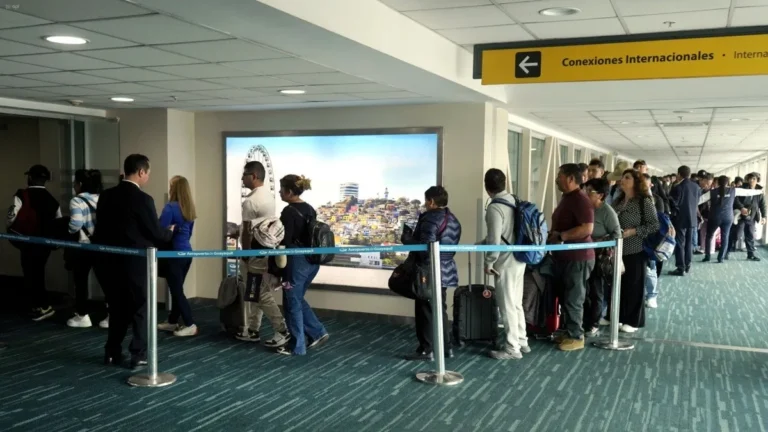 20250512165891-gye-certificado-vacuna-aeropuerto.jpg_192878201